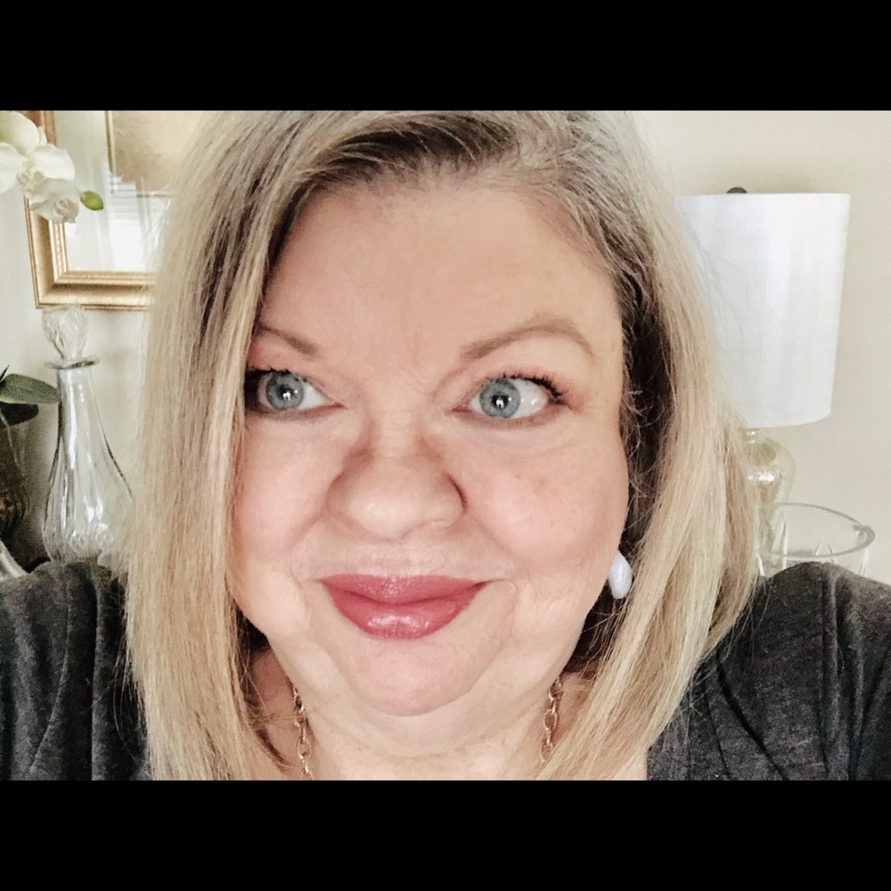 Meet your Posher, Diana ⭐️Poshmark Ambassador⭐️ - Picture 2 of 2